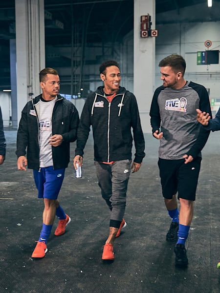 Neymar Jr. con amigos - ¿Qué saben sobre él?