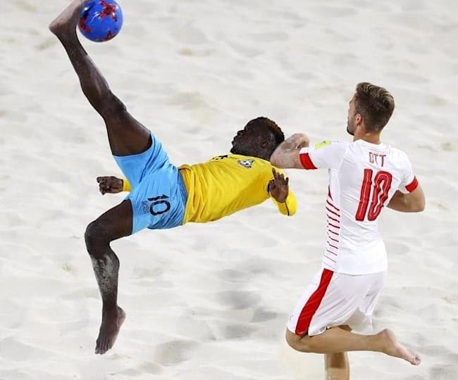 10 Golacos Que So Acontecem No Futebol De Areia