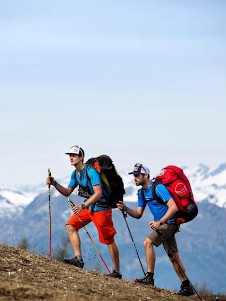 Guschlbauer et Dorlodot marchent dans les Dolomites. Voici 6 conseils pour bien randonner.