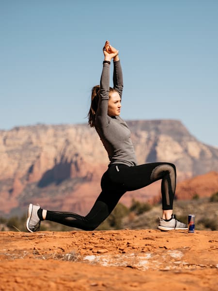 Kate Courtney macht Yoga, um sich auf die Cross-Country-Saison vorzubereiten – in Sedona, USA, am 27. Februar 2019