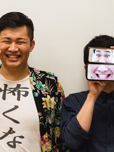 高校時代の同級生であるKさんと。カートの制作では「面白さと速さの両方を追求した」と自身満々