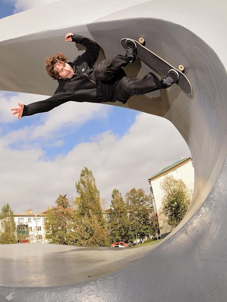 Mathias Torres hace un Fakie Thruster en Rusia.