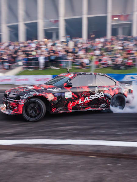 Bucură-te în siguranță de spectacolul oferit de drifting