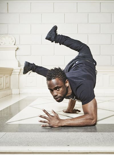 Vidéo: B-boy Junior, star du Red Bull Flying Illusion