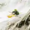 Evan García en el río más escarpado