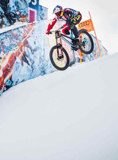 Max Stockl 雪山速降 视频 山地车