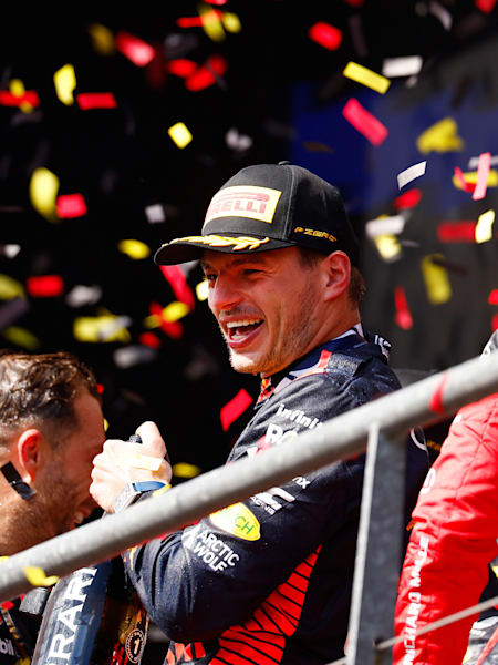 Max Verstappen de Holanda y Oracle Red Bull Racing celebra en el podio durante el Gran Premio de Bélgica de F1 en el Circuito de Spa-Francorchamps el 30 de julio de 2023 en Spa, Bélgica. 