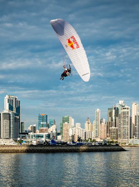 Rafael Goberna: sobrevolando Panamá