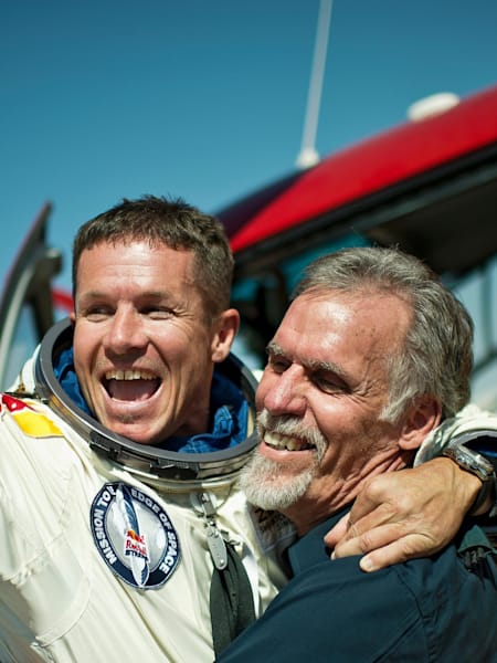 Felix Baumgartner à la réception de son saut de plus de 39km.