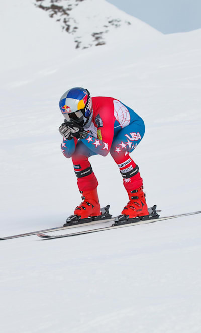 Daron Rahlves en ski sur la première section de la course Arctic Man à Paxson aux US en 2017.