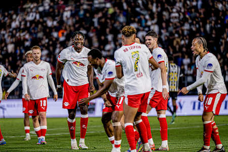 Os jogadores comemoram