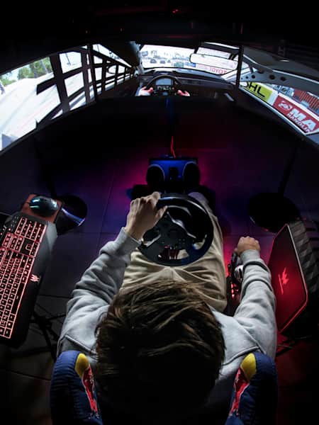 Acer Predator Z35 racing specs Red Bull Games
