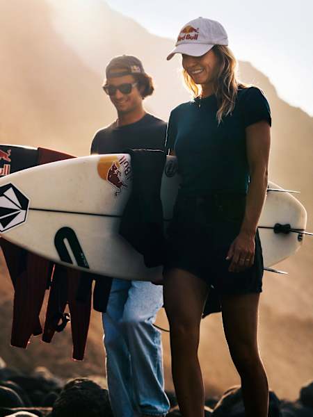 Laura Coviella und Ben Larg sind große Fans von den Wellen auf Teneriffa.