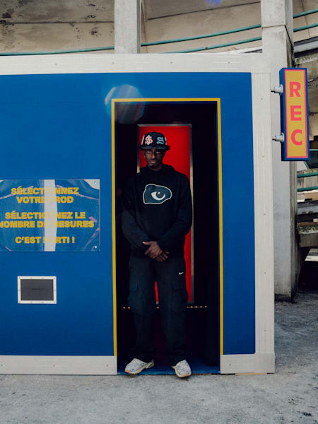 Le rappeur Dau, finaliste de la série Nouvelle École, est le premier à performer dans Rapomaton.