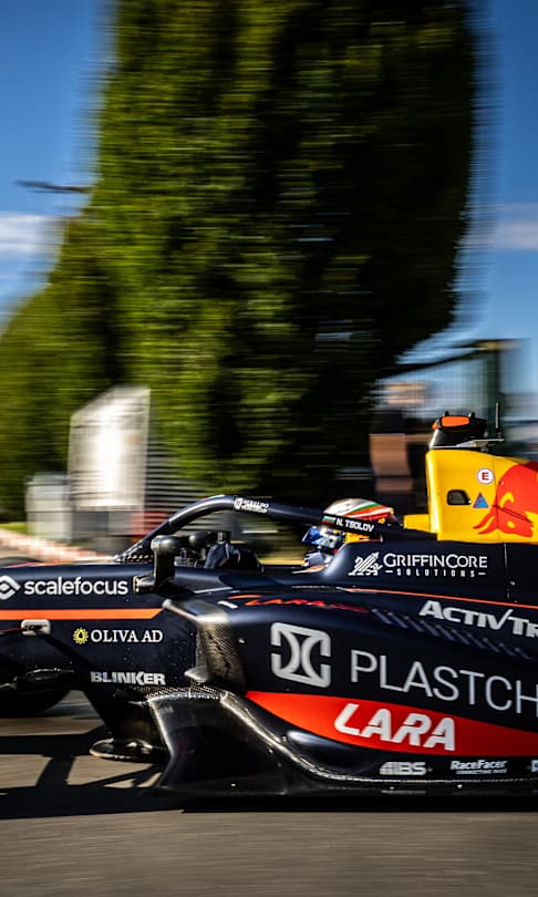 Никола Цолов №12 Campos Racing во время 10-го этапа чемпионата FIA F  на Autodromo di Monza