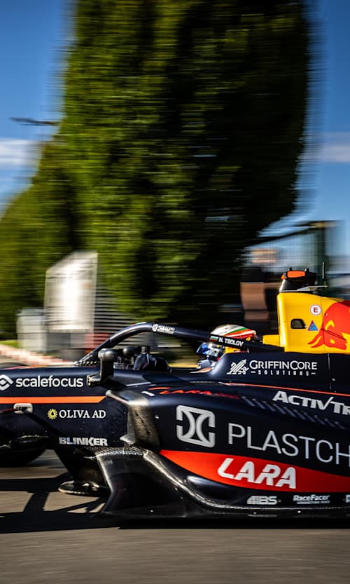 Никола Цолов №12 Campos Racing во время 10-го этапа чемпионата FIA F  на Autodromo di Monza