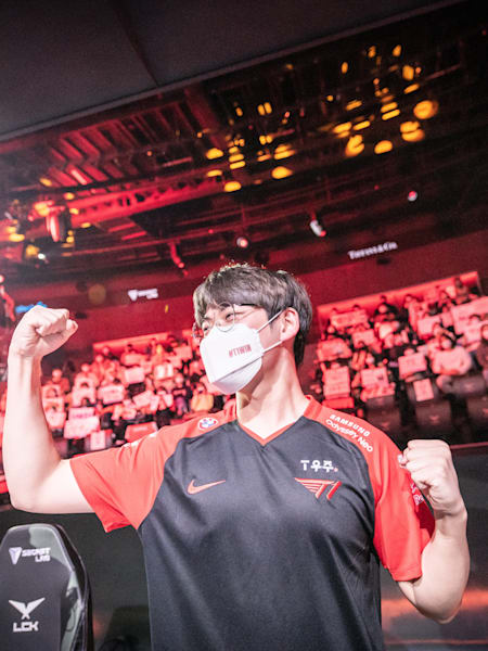 Oner pumps his fists after T1 defeat DRX to finish their historic undefeated 18-0 2022 Spring Split in the LCK.