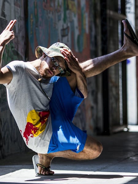 B-boy Lilou avant le Red Bull BC One France Cypher 2015 à Marseille.