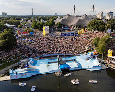 Red Bull Pool Drop sorgt für Freibad Flair