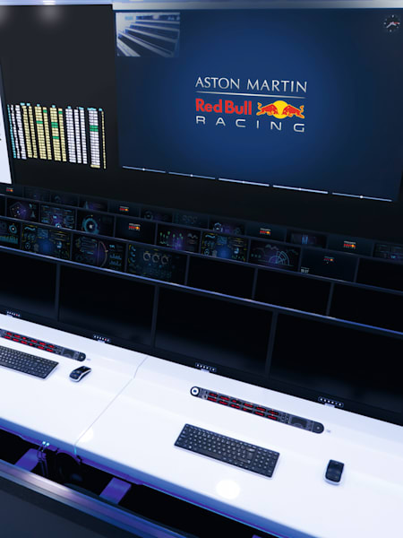 El panel de control dentro de la sala de operaciones AT&T de Red Bull Racing en Milton Keynes.