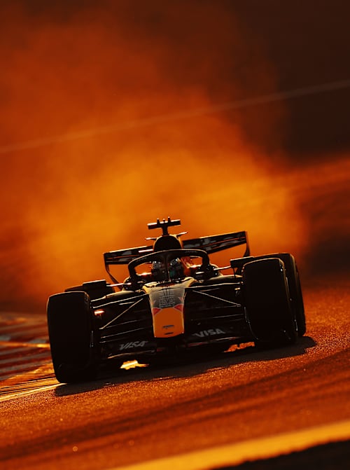 Der Niederländer Max Verstappen fährt am dritten Tag der F1-Tests auf dem Bahrain International Circuit im Oracle Red Bull Racing RB22 Red Bull Ford auf der Strecke