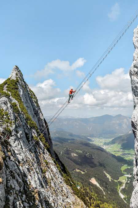Neue Wege: Hirscher erklimmt die 40-Meter-Himmelsleiter am Donnerkogel.