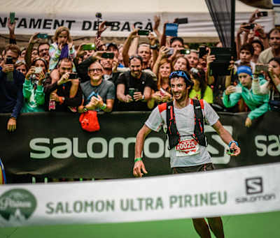 Kílian Jornet corriendo la carrera de resistencia Ultra Pirineu en Bagà, España.
