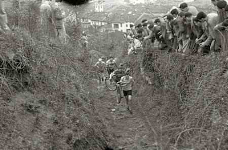 The 1947 Spanish Cyclo-cross Championship held in the town of Oñati.