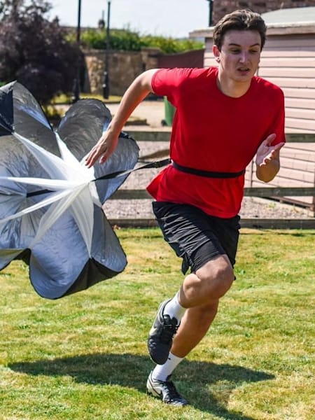 Umfassendes Training mit einem Fallschirm!