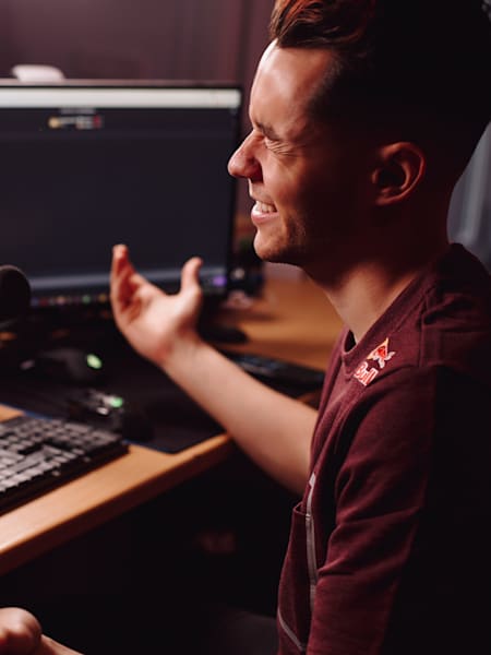 TheGrefg, el streamer español de videojuegos, durante una sesión en su estudio.