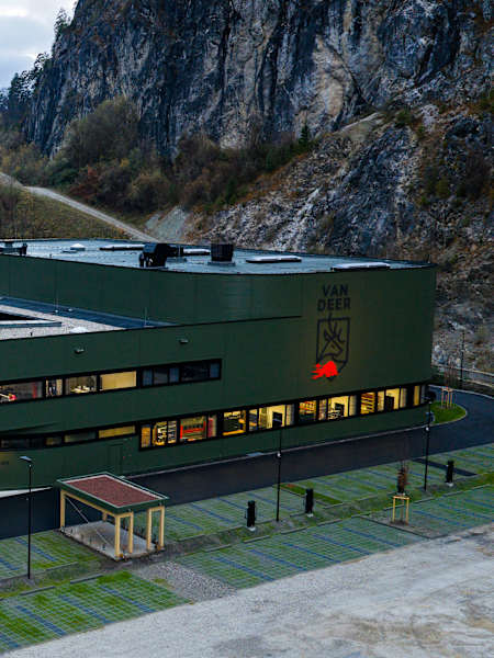 VAN DEER-Red Bull Sports Headquarter in Scheffau
