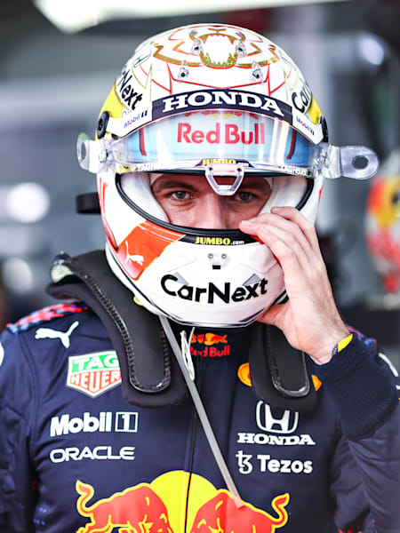 Max Verstappen nos boxes do GP no Catar