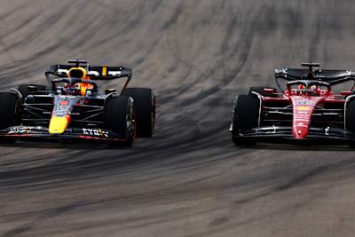 Max Verstappen a réussi à doubler Charles Leclerc dès sa première tentative au 9e tour du Grand Prix de Formule 1 de Miami 2022 aux États-Unis.