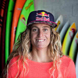 Portrait de Justine Dupont à Nazaré. Interview avec Justine Dupont avant la saison de surf big wave.
