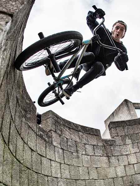 Kriss Kyle wallriding in Edinburgh, Scotland