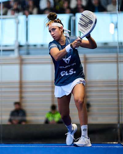 Beatriz González in action at the Gijón Premier Padel P2, Palacio de Deportes de la Guía, on February 27, 2025, bringing high-energy Red Bull spirit to the court