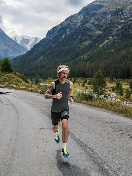 El ultrarunner Florian Neuschwander durante un entrenamiento de carrera.