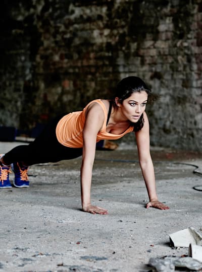 Image of an athlete doing press-ups.