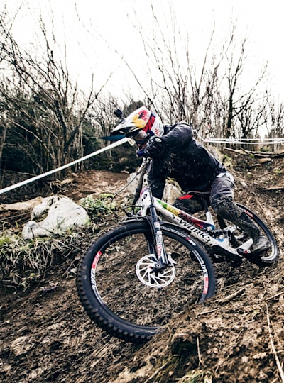 MTB trail etiquette: 8 important rules to keep in mind