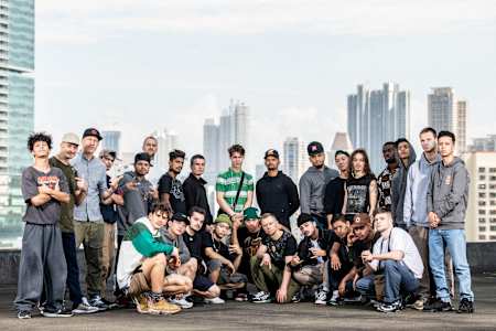 Group shot of all the 2019 Red Bull BC One Last Chance Cypher contenders.
