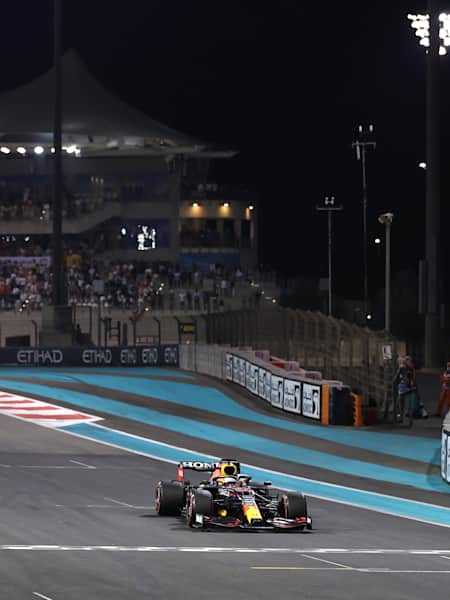 Max Verstappen von Red Bull Racing-Honda beim Grand Prix von Abu Dhabi, am 12. Dezember 2021.