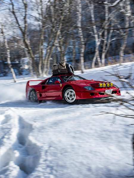 Snow Camp feat. Ferrari F40