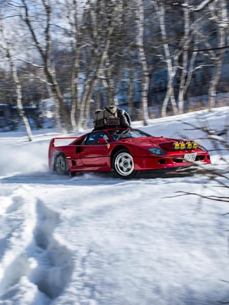 Snow Camp feat. Ferrari F40