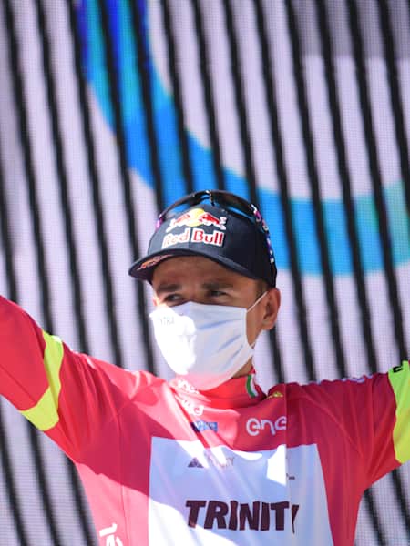 Tom Pidcock Baby Giro 2020 on the winner's podium.