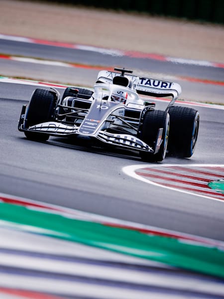 Mais que se passe-t-il dans le corps des pilotes de Formule 1 ? Jean Alesi et un scientifique nous expliquent les effets de la F1 sur le corps des pilotes quand ils sont propulsés à près de 300 km/h.