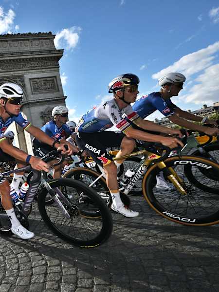 Mathieu van der Poel and Remco Evenepoel lead the action past Paris’s Arc de Triomphe during Stage 21 of the 2026 Tour de France.