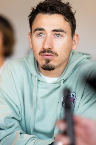 Charles Poujade (France) assiste à une séance d'information lors de l'atelier de création de contenu du Red Bull Ibiza Royale à Salzbourg, en Autriche.