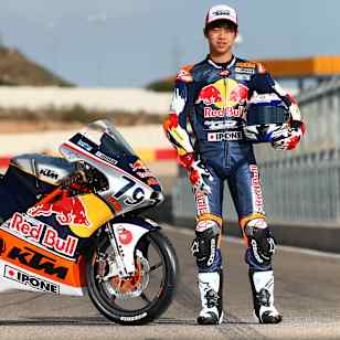 Ai Ogura - Rider Portrait in the pit lane of Aragon 2017