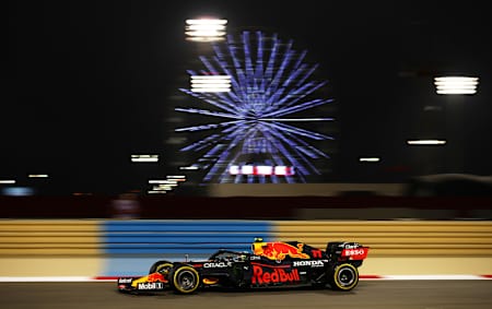 Il messicano Sergio Perez al volante della propria Red Bull RB16B durante le prove del GP del Bahrain andato in scena a Sakhir.