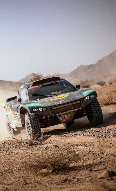 Laia Sanz del Century Racing Factory Team entrena durante el shakedown previo al Rally Dakar 2025 en Bisha, Arabia Saudí, el 2 de enero de 2025.